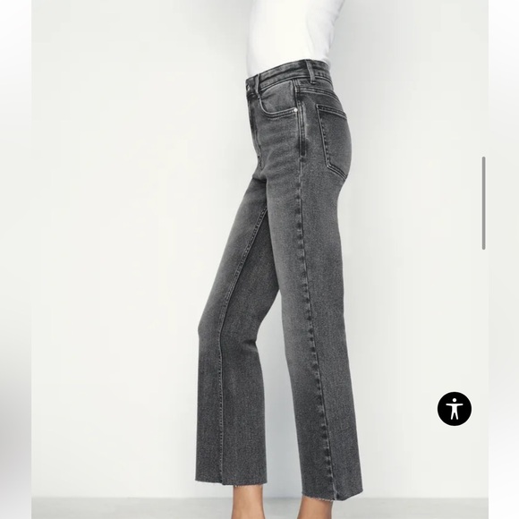 Zara HIGH-WAISTED MINI FLARE JEANS Z1975 Size 2 NWT
Gray HIGH RISE - Picture 6 of 10